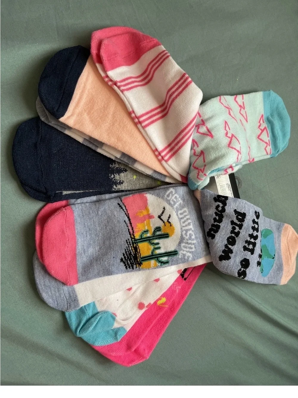 New Ladies Low Cut Socks, 10 Pair Adventure Get Outside Teen  Socks Size 4-10
